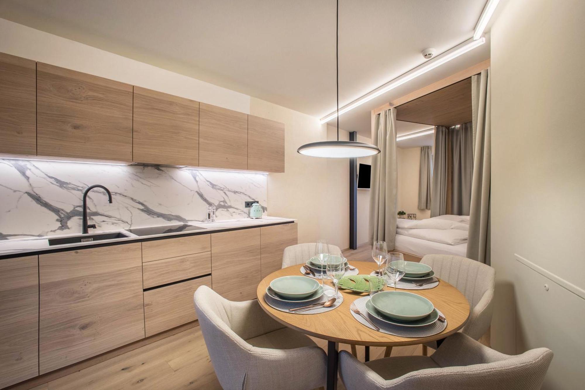 Avia Living Teresa Apartment Brunico Bagian luar foto