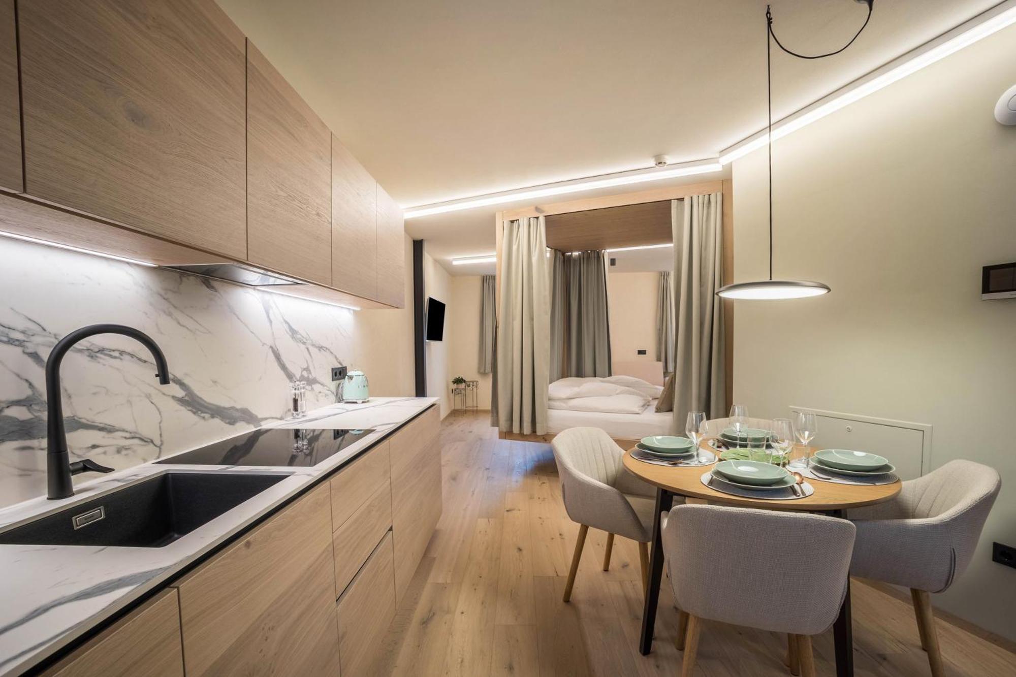 Avia Living Teresa Apartment Brunico Bagian luar foto